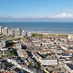 Klein Schoonoord Centraal En Rustig Gelegen Strandhuis